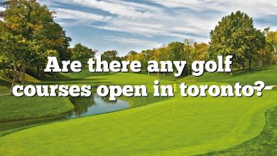 Are there any golf courses open in toronto?