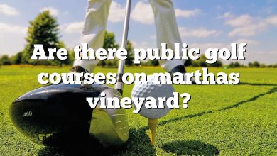Are there public golf courses on marthas vineyard?