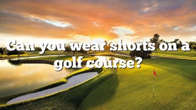 Can you wear shorts on a golf course?