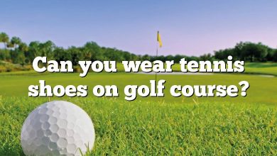 Can you wear tennis shoes on golf course?