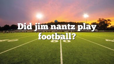 Did jim nantz play football?