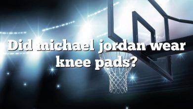 Did michael jordan wear knee pads?