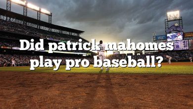 Did patrick mahomes play pro baseball?