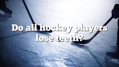 Do all hockey players lose teeth?
