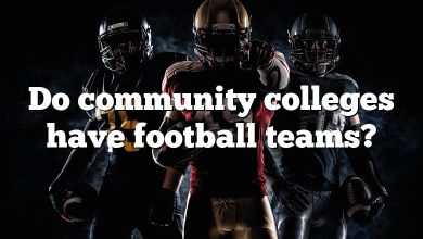Do community colleges have football teams?