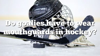 Do goalies have to wear mouthguards in hockey?