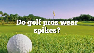 Do golf pros wear spikes?