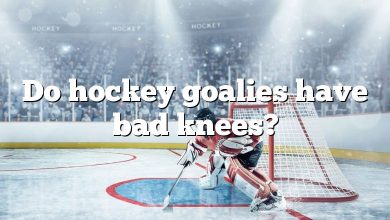 Do hockey goalies have bad knees?