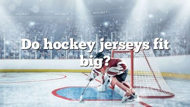 Do hockey jerseys fit big?
