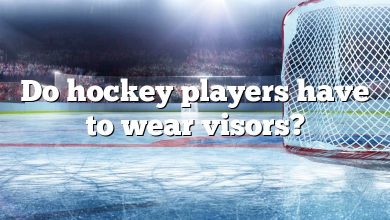 Do hockey players have to wear visors?