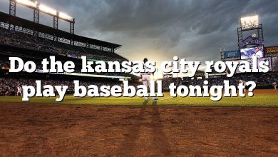 Do the kansas city royals play baseball tonight?