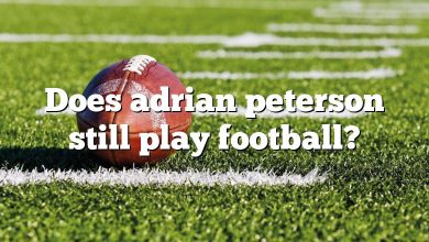 Does adrian peterson still play football?