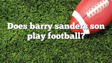 Does barry sanders son play football?