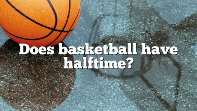 Does basketball have halftime?