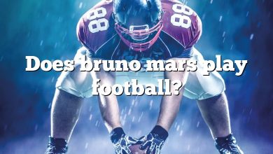 Does bruno mars play football?