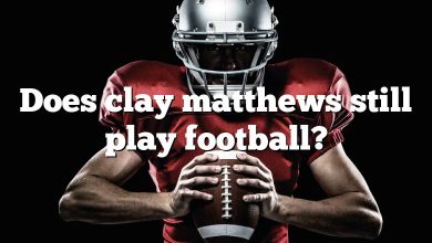 Does clay matthews still play football?