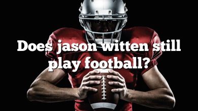 Does jason witten still play football?