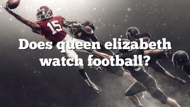 Does queen elizabeth watch football?
