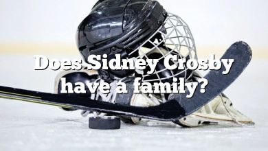 Does Sidney Crosby have a family?