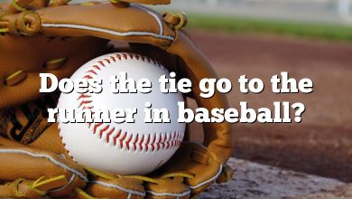 Does the tie go to the runner in baseball?