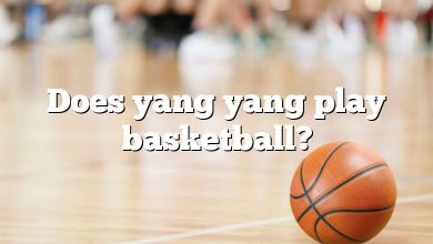 Does yang yang play basketball?
