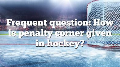 Frequent question: How is penalty corner given in hockey?