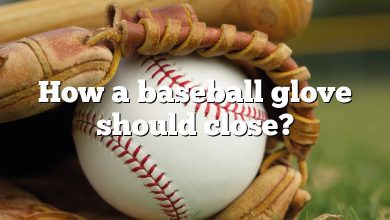 How a baseball glove should close?