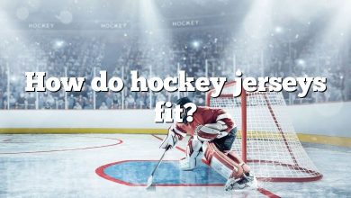 How do hockey jerseys fit?