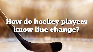 How do hockey players know line change?