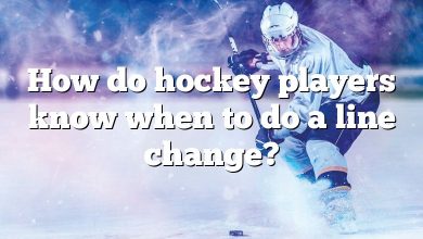 How do hockey players know when to do a line change?