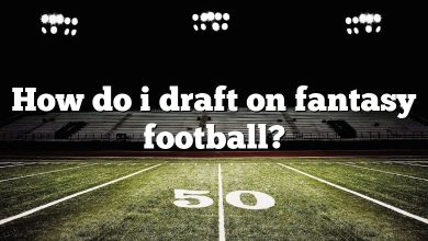 How do i draft on fantasy football?