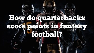 How do quarterbacks score points in fantasy football?