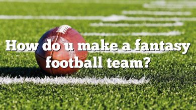 How do u make a fantasy football team?