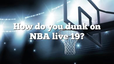How do you dunk on NBA live 19?