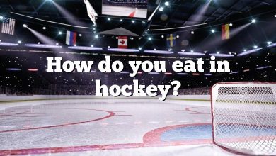How do you eat in hockey?