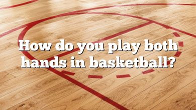 How do you play both hands in basketball?