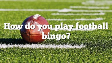 How do you play football bingo?