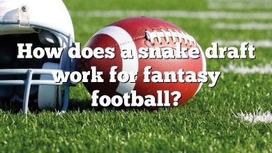 How does a snake draft work for fantasy football?
