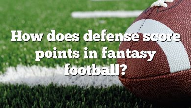 How does defense score points in fantasy football?