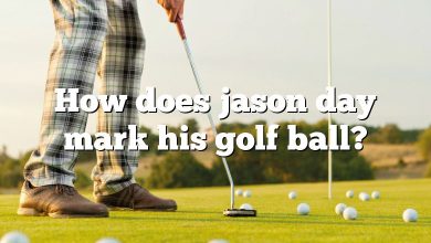 How does jason day mark his golf ball?