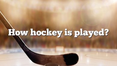 How hockey is played?