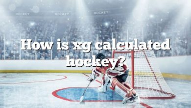 How is xg calculated hockey?