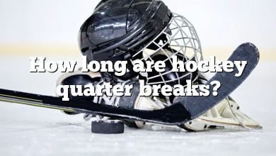 How long are hockey quarter breaks?