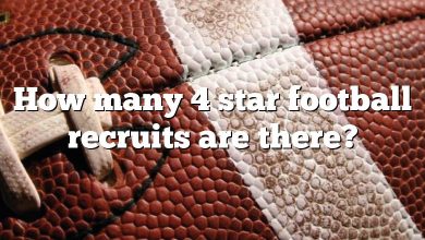 How many 4 star football recruits are there?