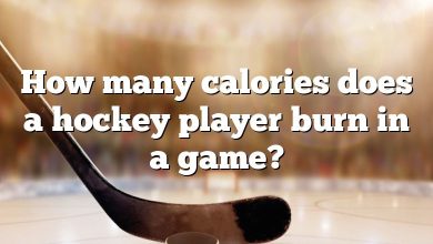 How many calories does a hockey player burn in a game?