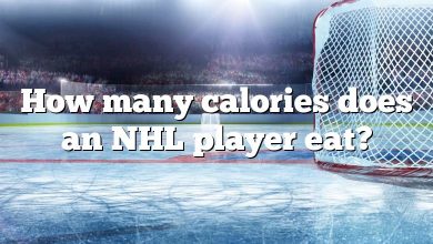 How many calories does an NHL player eat?