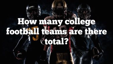 How many college football teams are there total?