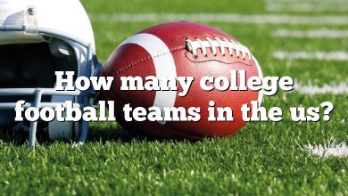 How many college football teams in the us?