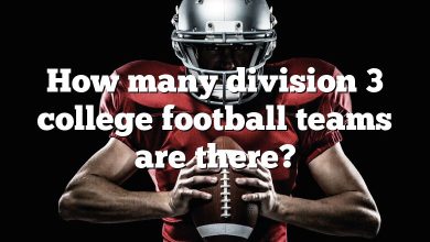 How many division 3 college football teams are there?
