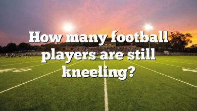 How many football players are still kneeling?